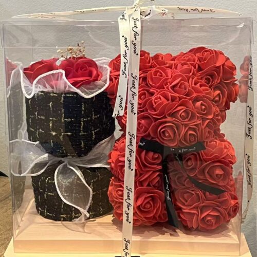 Αρκουδάκι 25cm από Τεχνητά Τριαντάφυλλα με Μπουκέτο σε Κουτί